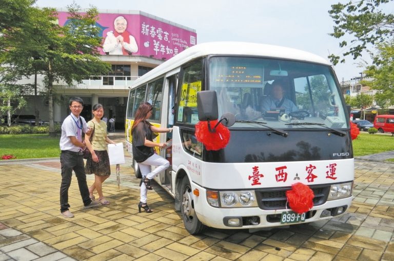 雲林客運公車 試辦隨招隨停